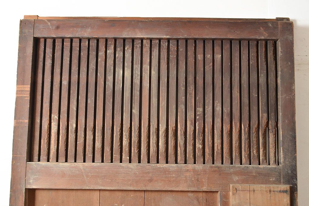 アンティーク建具　明治～大正期　整然と並ぶ縦桟が和モダンな印象を高めるヒノキ材製蔵戸1枚　(R-048567)