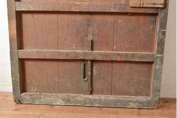 アンティーク建具　明治～大正期　整然と並ぶ縦桟が和モダンな印象を高めるヒノキ材製蔵戸1枚　(R-048567)