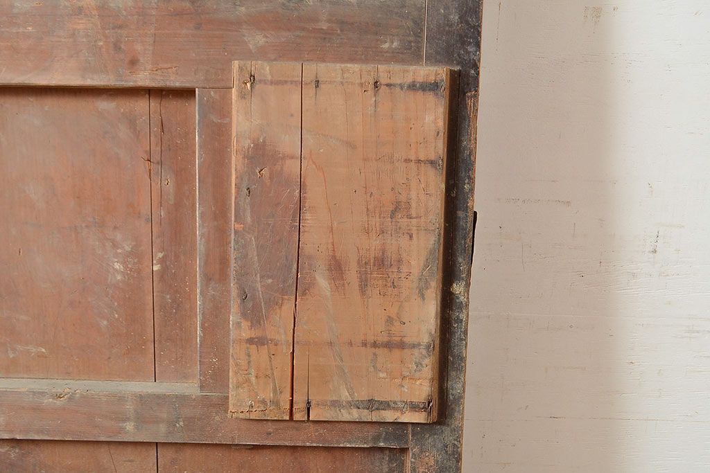 アンティーク建具　明治～大正期　整然と並ぶ縦桟が和モダンな印象を高めるヒノキ材製蔵戸1枚　(R-048567)