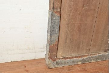 アンティーク建具　整然と並ぶ縦桟が和モダンな印象を高めるヒノキ材製蔵戸(玄関戸、引き戸、建具)(R-048567)