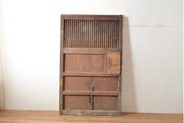 アンティーク建具　整然と並ぶ縦桟が和モダンな印象を高めるヒノキ材製蔵戸(玄関戸、引き戸、建具)(R-048567)