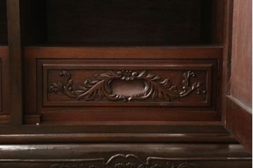 フランスヴィンテージ　豪華な装飾が目を引くウォールナット材製のキャビネット(収納棚、戸棚、食器棚、ビンテージ)(R-048568)