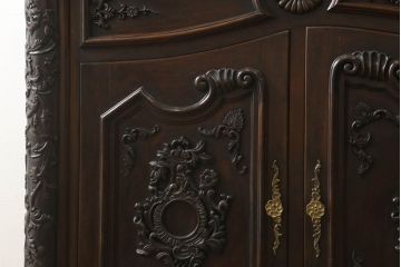 フランスヴィンテージ　豪華な装飾が目を引くウォールナット材製のキャビネット(収納棚、戸棚、食器棚、ビンテージ)(R-048568)