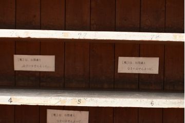 和製アンティーク　大きな下駄箱(収納棚、戸棚、靴箱)(R-048569)