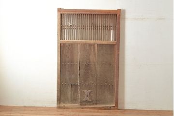 アンティーク建具　ヒノキ材・栗材　時を重ねた木の味わいが魅力的な蔵戸(玄関戸、引き戸、建具)(R-048570)