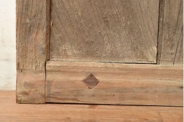 アンティーク建具　ヒノキ材・栗材　時を重ねた木の味わいが魅力的な蔵戸(玄関戸、引き戸、建具)(R-048570)