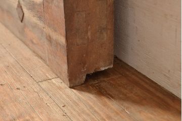アンティーク建具　ヒノキ材・栗材　時を重ねた木の味わいが魅力的な蔵戸(玄関戸、引き戸、建具)(R-048570)