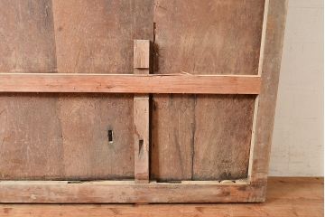 アンティーク建具　ヒノキ材・栗材　時を重ねた木の味わいが魅力的な蔵戸(玄関戸、引き戸、建具)(R-048570)