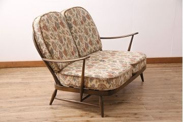 ヴィンテージ家具　ERCOL(アーコール)　花柄のファブリックが華やかな雰囲気の2人掛けソファ(2シーターソファ、アームソファ、ラブソファ、2Pソファ、ビンテージ)(R-048572)