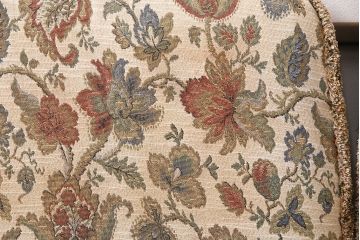 ヴィンテージ家具　ERCOL(アーコール)　花柄のファブリックが華やかな雰囲気の2人掛けソファ(2シーターソファ、アームソファ、ラブソファ、2Pソファ、ビンテージ)(R-048572)