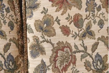 ヴィンテージ家具　ERCOL(アーコール)　花柄のファブリックが華やかな雰囲気の2人掛けソファ(2シーターソファ、アームソファ、ラブソファ、2Pソファ、ビンテージ)(R-048572)