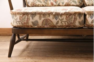 ヴィンテージ家具　ERCOL(アーコール)　花柄のファブリックが華やかな雰囲気の2人掛けソファ(2シーターソファ、アームソファ、ラブソファ、2Pソファ、ビンテージ)(R-048572)