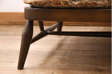 ヴィンテージ家具　ERCOL(アーコール)　花柄のファブリックが華やかな雰囲気の2人掛けソファ(2シーターソファ、アームソファ、ラブソファ、2Pソファ、ビンテージ)(R-048572)