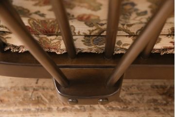 ヴィンテージ家具　ERCOL(アーコール)　花柄のファブリックが華やかな雰囲気の2人掛けソファ(2シーターソファ、アームソファ、ラブソファ、2Pソファ、ビンテージ)(R-048572)