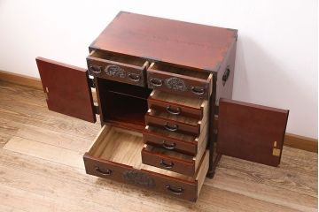 和製ヴィンテージ　門間箪笥店　三方ケヤキ材　手打ち金具が見事な猫脚の中型箪笥(仙台箪笥、キャビネット、ビンテージ)(R-048577)