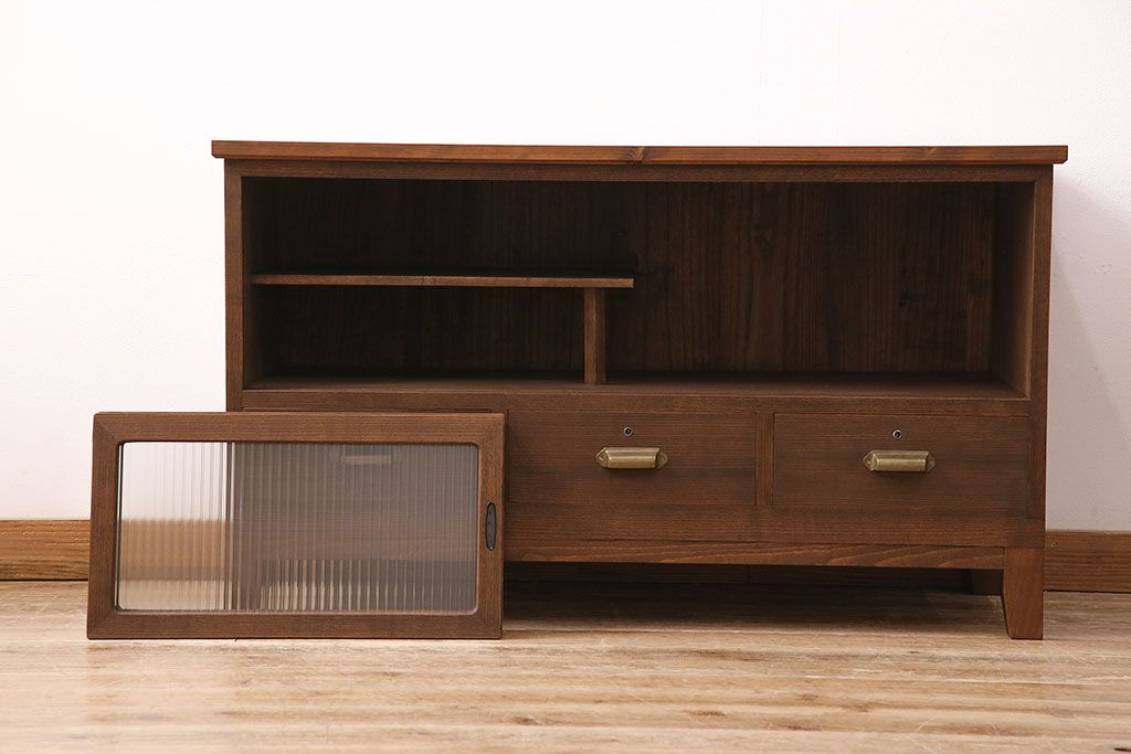 和製アンティーク　厚手桐材　天板リメイク　脚付き　上手物!懐かしさ漂う雰囲気が魅力的な造りの良いローボード(収納棚、テレビ台、テレビボード)(R-048578)