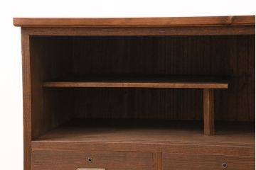 和製アンティーク　厚手桐材　天板リメイク　脚付き　上手物!懐かしさ漂う雰囲気が魅力的な造りの良いローボード(収納棚、テレビ台、テレビボード)(R-048578)