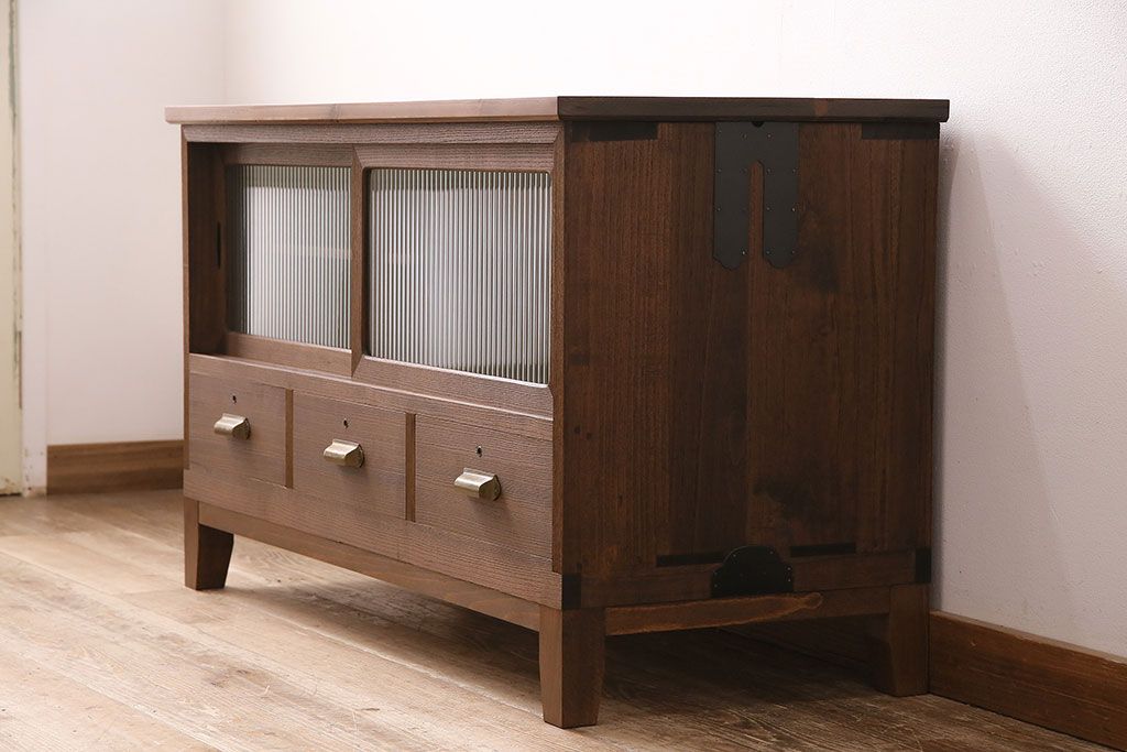 和製アンティーク　厚手桐材　天板リメイク　脚付き　上手物!懐かしさ漂う雰囲気が魅力的な造りの良いローボード(収納棚、テレビ台、テレビボード)(R-048578)