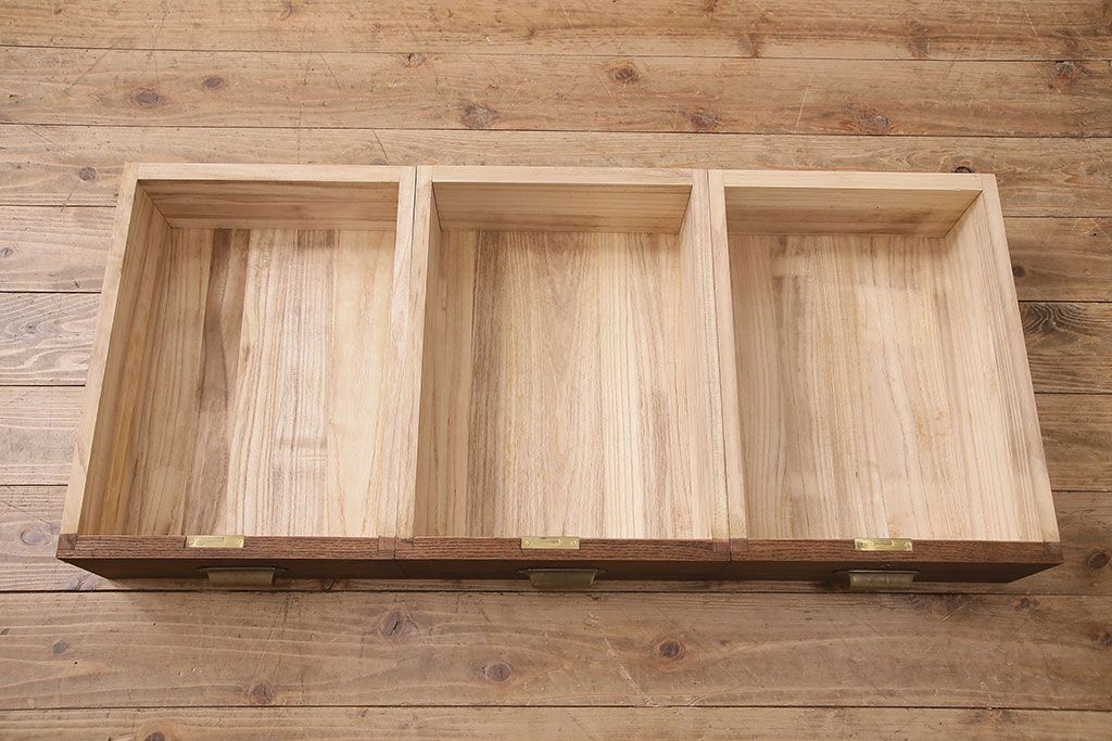 和製アンティーク　厚手桐材　天板リメイク　脚付き　上手物!懐かしさ漂う雰囲気が魅力的な造りの良いローボード(収納棚、テレビ台、テレビボード)(R-048578)