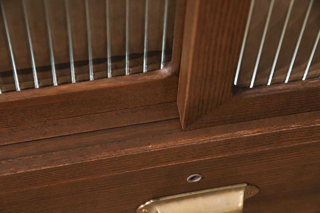 和製アンティーク　厚手桐材　天板リメイク　脚付き　上手物!懐かしさ漂う雰囲気が魅力的な造りの良いローボード(収納棚、テレビ台、テレビボード)(R-048578)