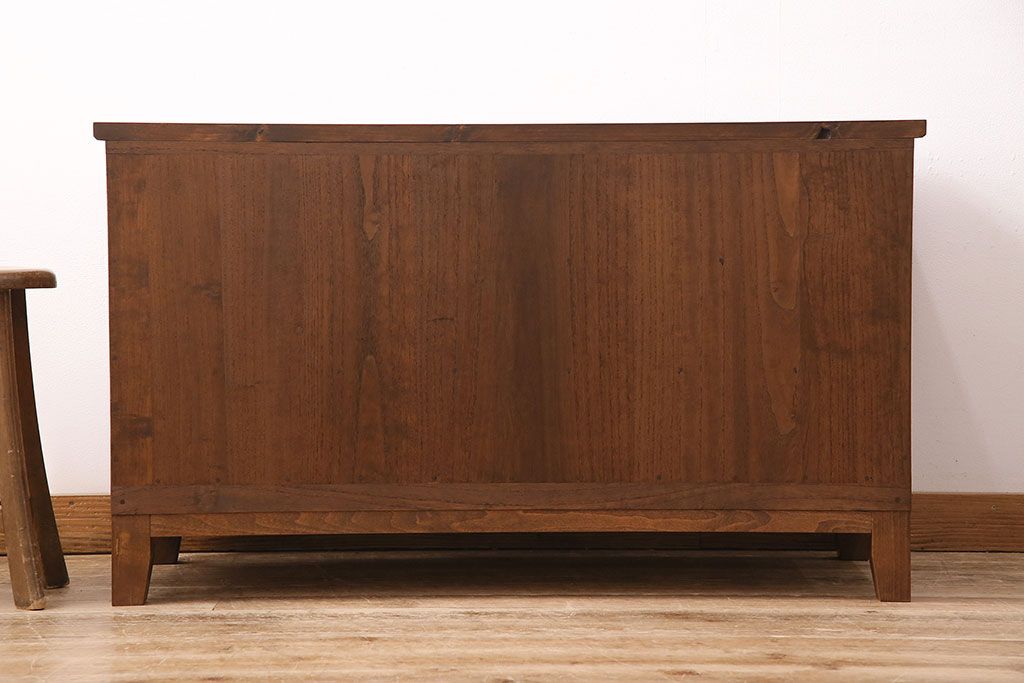 和製アンティーク　厚手桐材　天板リメイク　脚付き　上手物!懐かしさ漂う雰囲気が魅力的な造りの良いローボード(収納棚、テレビ台、テレビボード)(R-048578)