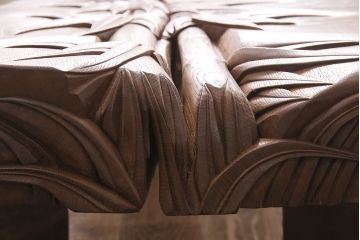 国産　工芸家具　総栗材　職人技が素晴らしい!凝った彫刻が魅力的な一枚板のテーブル(ローテーブル、座卓、センターテーブル)(R-048585)