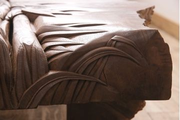 国産　工芸家具　総栗材　職人技が素晴らしい!凝った彫刻が魅力的な一枚板のテーブル(ローテーブル、座卓、センターテーブル)(R-048585)