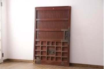 アンティーク建具　石川県産　ヒノキ材・腰板ケヤキ材　巾着金具付き!高級感と品が漂う蔵戸(引き戸、玄関戸)(R-048586)