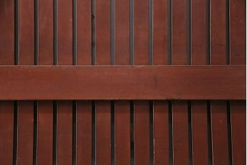 アンティーク建具　石川県産　ヒノキ材・腰板ケヤキ材　巾着金具付き!高級感と品が漂う蔵戸(引き戸、玄関戸)(R-048586)