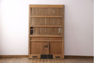 アンティーク建具　石川県産　ヒノキ材・腰板ケヤキ材　巾着金具付き!高級感と品が漂う蔵戸(引き戸、玄関戸)(R-048586)