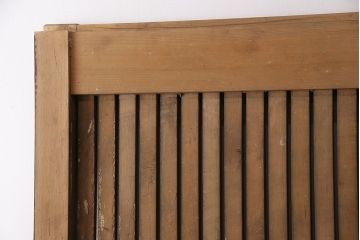 アンティーク建具　石川県産　ヒノキ材・腰板ケヤキ材　巾着金具付き!高級感と品が漂う蔵戸(引き戸、玄関戸)(R-048586)