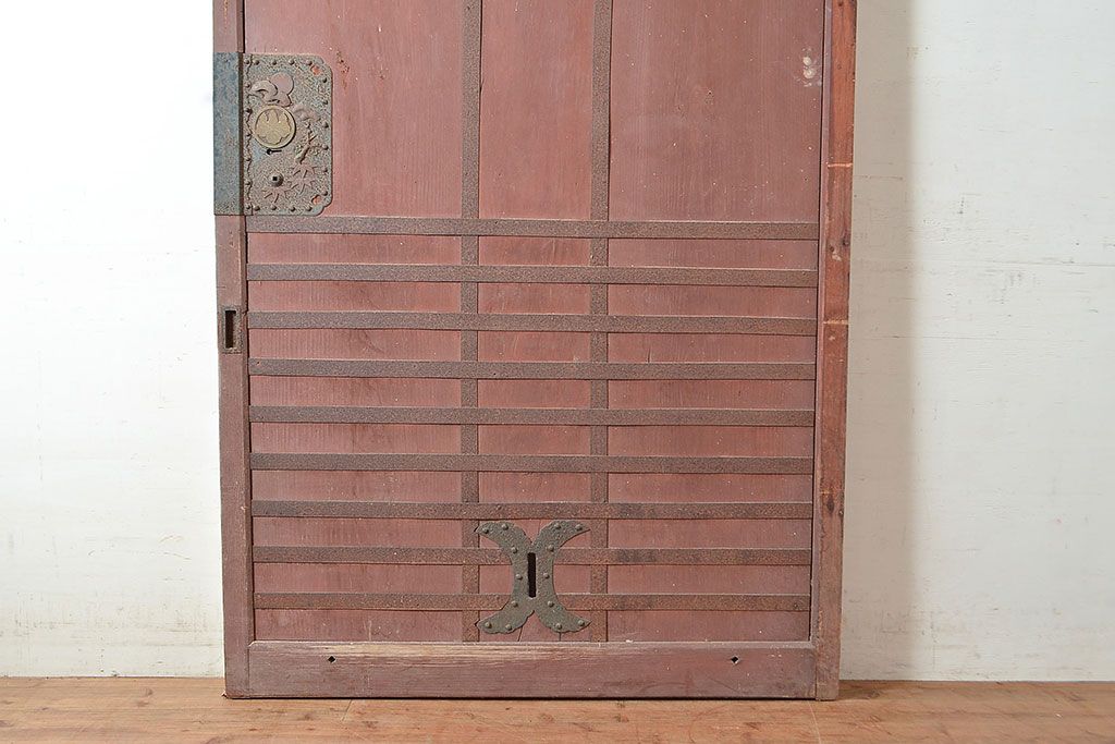アンティーク建具　明治～大正期　檜(ヒノキ)材　金具の長い歳月を経た貫禄と存在感溢れる蔵戸1枚　(R-048589)