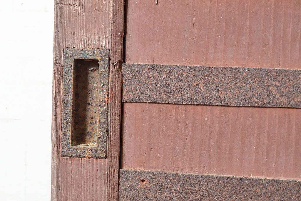 アンティーク建具　明治～大正期　檜(ヒノキ)材　金具の長い歳月を経た貫禄と存在感溢れる蔵戸1枚　(R-048589)