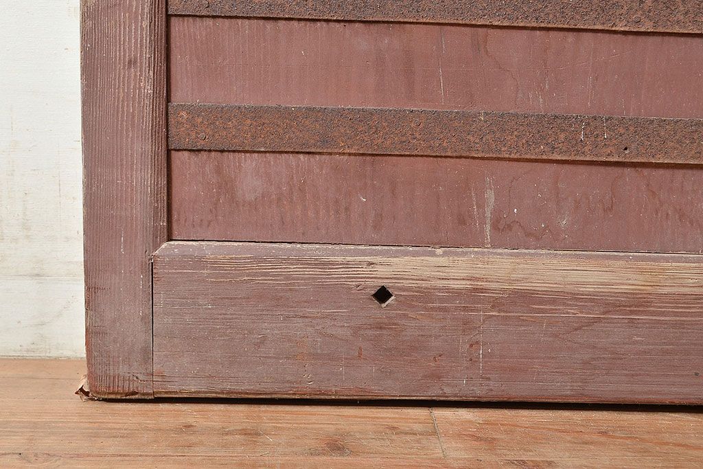 アンティーク建具　明治～大正期　檜(ヒノキ)材　金具の長い歳月を経た貫禄と存在感溢れる蔵戸1枚　(R-048589)