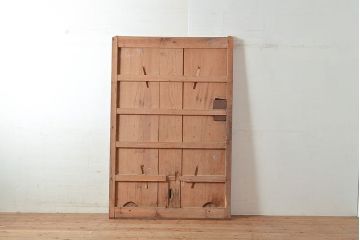 アンティーク建具　ヒノキ材　金具の長い歳月を経た貫禄と存在感溢れる蔵戸(玄関戸、引き戸、建具)(R-048589)