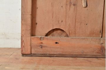 アンティーク建具　ヒノキ材　金具の長い歳月を経た貫禄と存在感溢れる蔵戸(玄関戸、引き戸、建具)(R-048589)