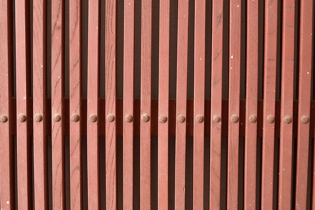 アンティーク建具　昭和初期　整然と並ぶ格子が上品な檜(ヒノキ)材製の格子蔵戸1枚　(R-048590)