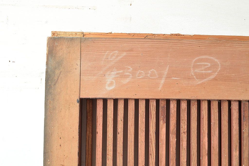 アンティーク建具　昭和初期　整然と並ぶ格子が上品な檜(ヒノキ)材製の格子蔵戸1枚　(R-048590)