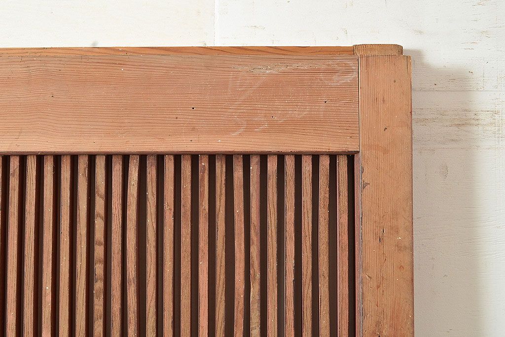 アンティーク建具　昭和初期　整然と並ぶ格子が上品な檜(ヒノキ)材製の格子蔵戸1枚　(R-048590)