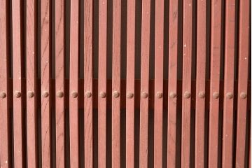 アンティーク建具　整然と並ぶ格子が上品なヒノキ材製の格子蔵戸(玄関戸、引き戸、建具)(R-048590)