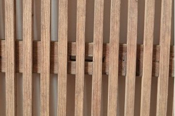 アンティーク建具　長い歳月を経た味わい深さが魅力のヒノキ材製蔵戸(玄関戸、引き戸、建具)(R-048591)