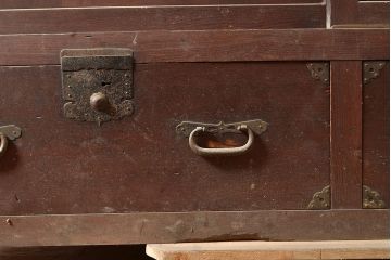 和製アンティーク　前面ヒノキ材　明治・大正期の水屋箪笥ローボード(収納箪笥、収納棚、戸棚)(R-048593)