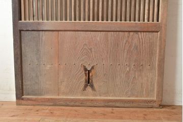 アンティーク建具　松材の木肌が独特な雰囲気を演出する蔵戸(引き戸、玄関戸)(R-048594)