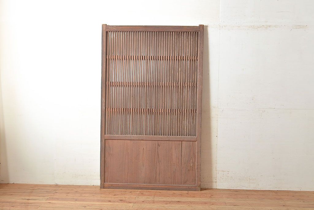 アンティーク建具　明治～大正期　シンプルな佇まいで取り入れやすい檜(ヒノキ)材の格子戸1枚　(R-048595)