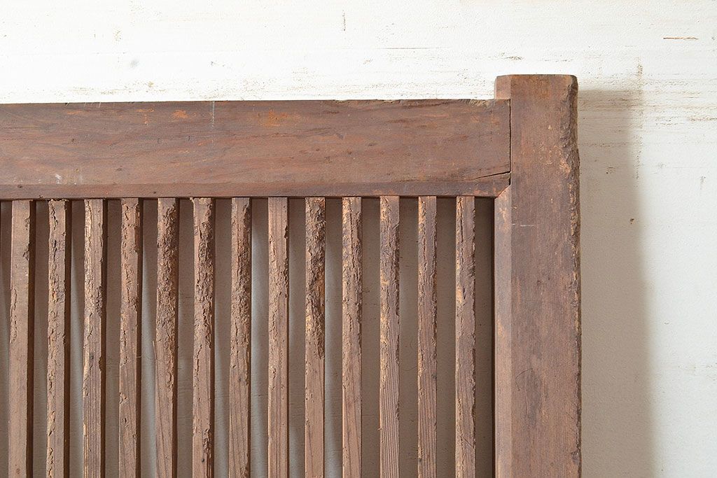 アンティーク建具　明治～大正期　シンプルな佇まいで取り入れやすい檜(ヒノキ)材の格子戸1枚　(R-048595)