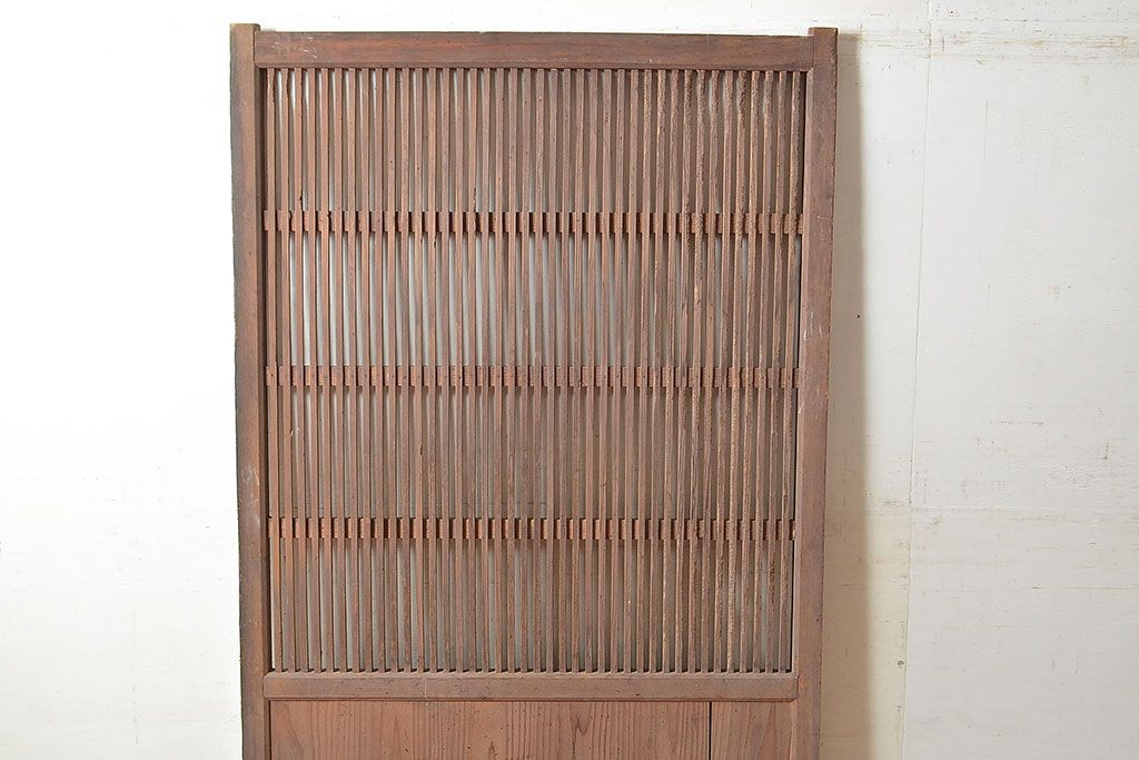 アンティーク建具　明治～大正期　シンプルな佇まいで取り入れやすい檜(ヒノキ)材の格子戸1枚　(R-048595)