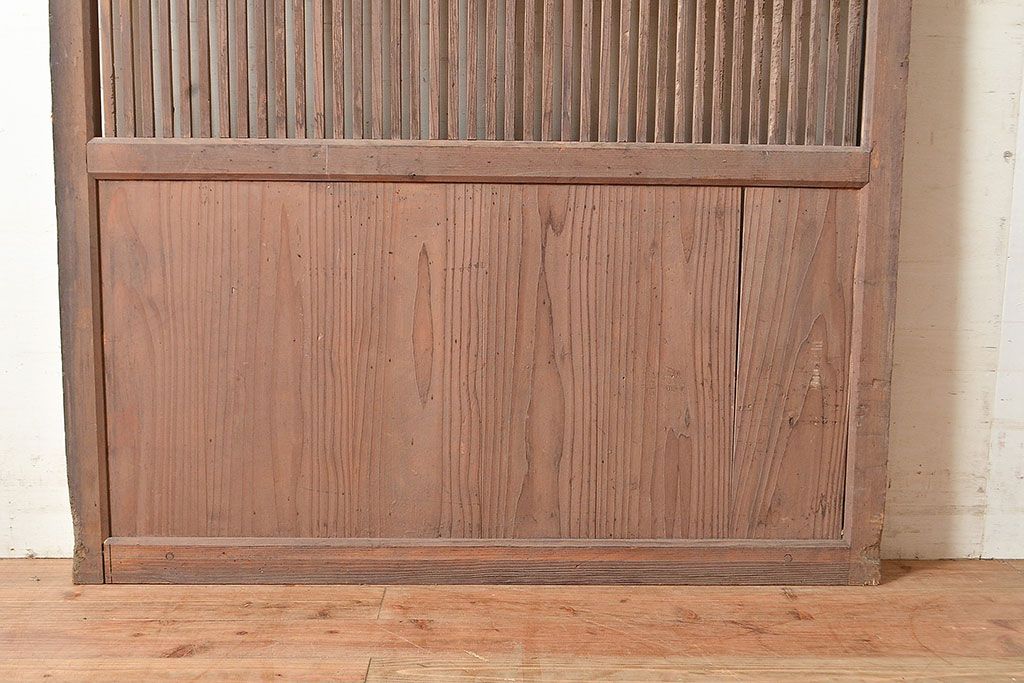アンティーク建具　明治～大正期　シンプルな佇まいで取り入れやすい檜(ヒノキ)材の格子戸1枚　(R-048595)