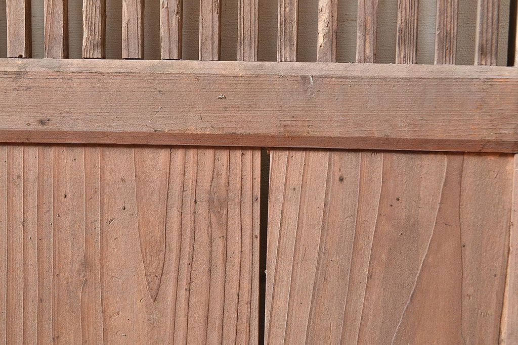 アンティーク建具　明治～大正期　シンプルな佇まいで取り入れやすい檜(ヒノキ)材の格子戸1枚　(R-048595)