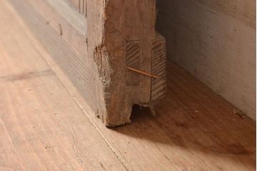 アンティーク建具　明治～大正期　シンプルな佇まいで取り入れやすい檜(ヒノキ)材の格子戸1枚　(R-048595)