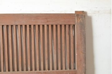 アンティーク建具　明治～大正期　シンプルな佇まいで取り入れやすい檜(ヒノキ)材の格子戸1枚　(R-048595)